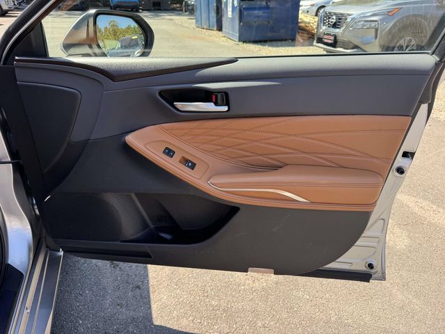 Used 2019 Toyota Avalon Limited FWD image 8