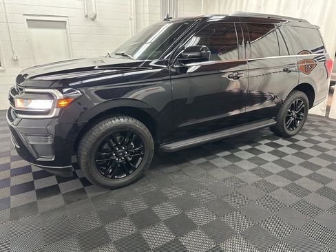 Used 2024 Ford Expedition XLT image 5