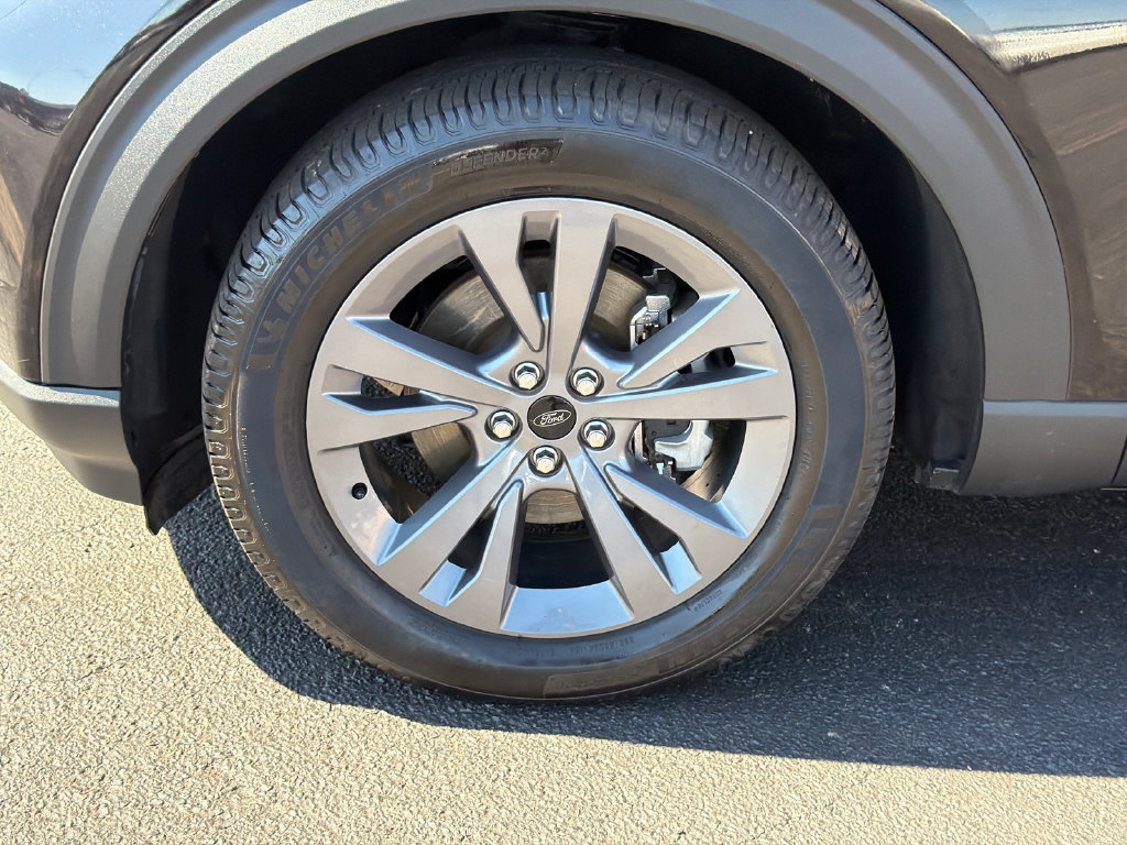 Used 2022 Ford Explorer XLT w/ Equipment Group 202A RWD image 13