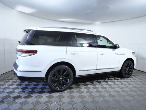 Used 2023 Lincoln Navigator Reserve AWD/4WD image 9