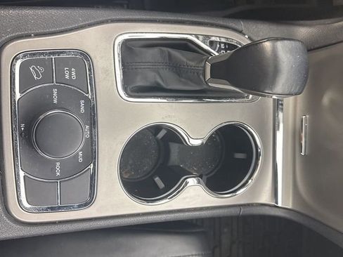 Used 2021 Jeep Grand Cherokee Limited image 12