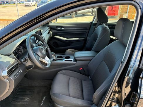Used 2025 Nissan Altima 2.5 SV FWD image 20