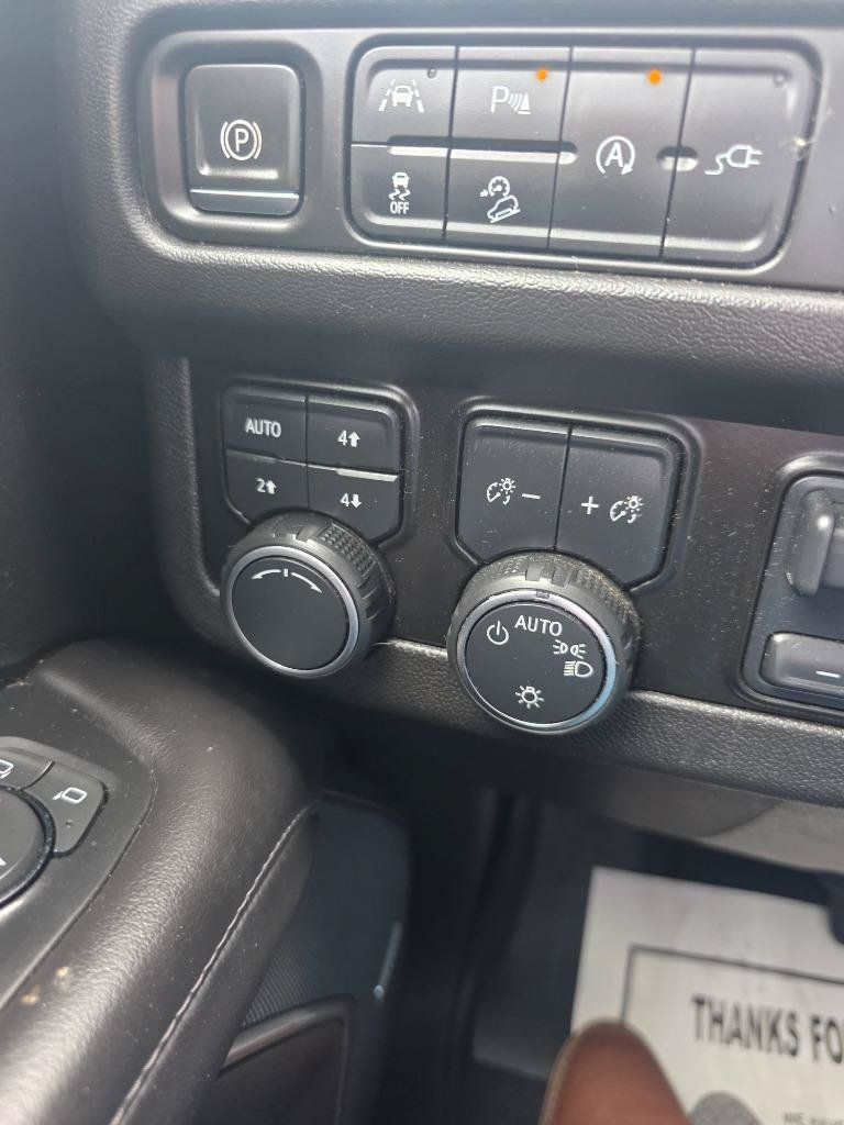 Used 2021 Chevrolet Tahoe Z71 w/ Z71 Signature Package AWD/4WD image 19