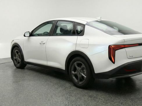 Used 2025 Kia K4 LXS FWD image 6