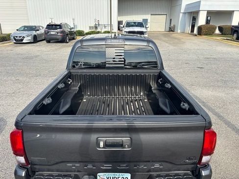 Used 2022 Toyota Tacoma SR5 w/ Technology Package RWD image 6