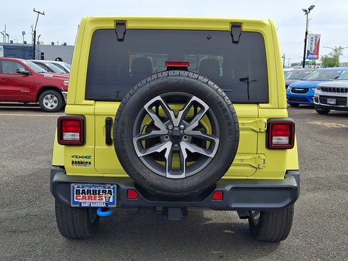 Used 2024 Jeep Wrangler Unlimited w/ Convenience Group AWD/4WD image 5