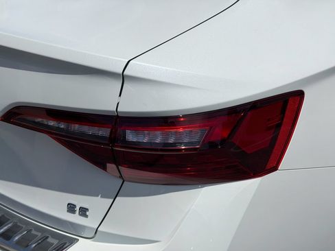 Used 2024 Volkswagen Jetta SE FWD image 6