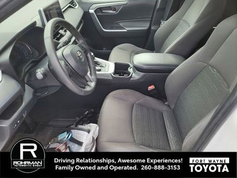 Used 2023 Toyota RAV4 SE AWD/4WD image 5