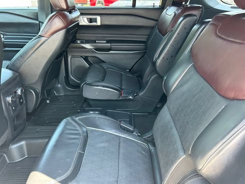 Used 2020 Ford Explorer Platinum w/ Premium Technology Package AWD/4WD image 18