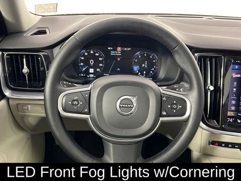 Used 2022 Volvo S60 B5 Momentum w/ Premium Package image 7