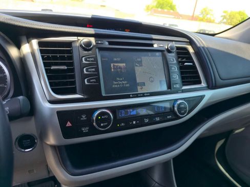 Used 2017 Toyota Highlander XLE image 22