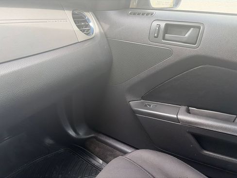 Used 2013 Ford Mustang Coupe RWD image 9