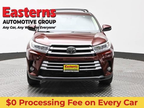 Used 2018 Toyota Highlander Plus AWD/4WD image 2