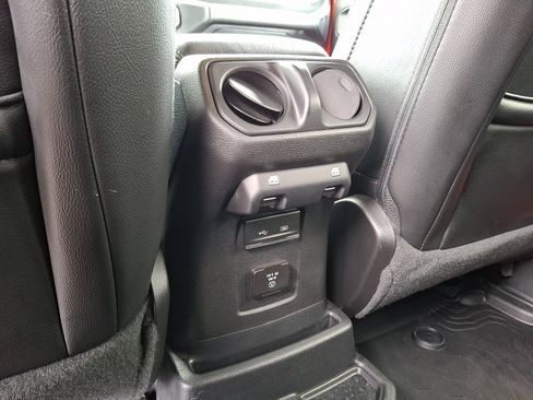 Used 2019 Jeep Wrangler Unlimited Sahara AWD/4WD image 12