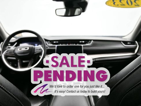 Used 2023 Jeep Grand Cherokee Limited image 13