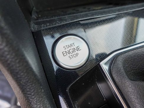 Certified 2025 Volkswagen Taos SEL image 21