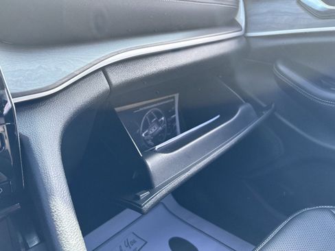 Used 2025 Jeep Grand Cherokee Limited w/ Luxury Tech Group II image 36