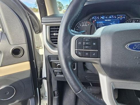 Used 2023 Ford Expedition XLT image 27