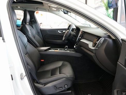 Used 2023 Volvo XC60 B5 Core image 47