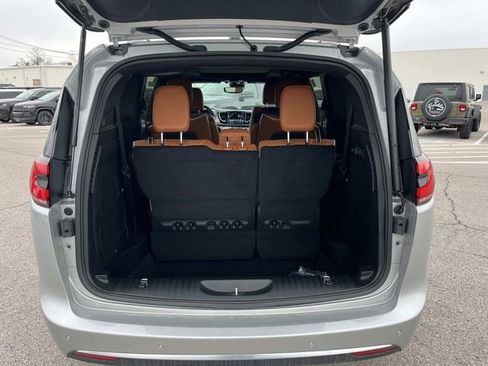 New 2026 Chrysler Pacifica Pinnacle image 12