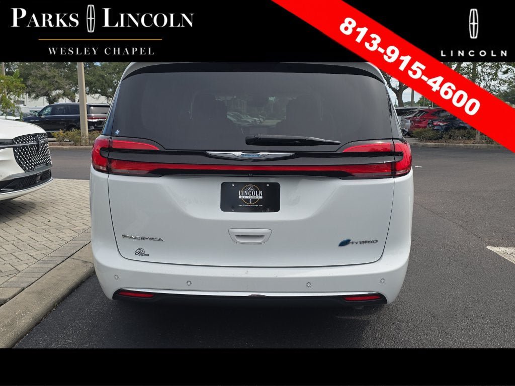 Used 2021 Chrysler Pacifica Touring-L w/ Uconnect Theater Family Group FWD image 5