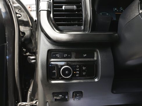 Used 2023 Ford F250 Lariat w/ Black Appearance Package AWD/4WD image 18