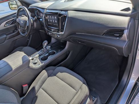Used 2023 Chevrolet Traverse LT image 40