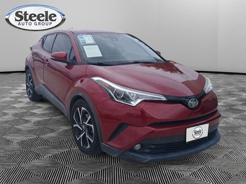 Used 2018 Toyota C-HR XLE FWD image 3