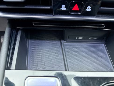 Used 2024 Volkswagen Atlas SE image 17