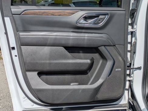 Used 2023 Chevrolet Suburban Premier image 27