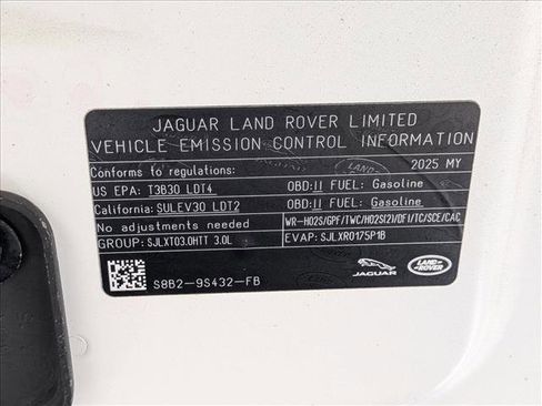 Used 2025 Land Rover Defender 110 X-Dynamic SE image 21