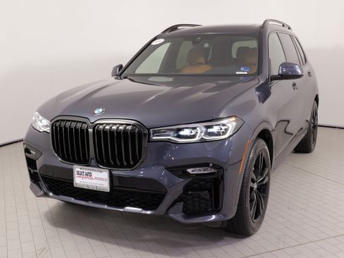 Used 2022 BMW X7 xDrive40i w/ M Sport Package AWD/4WD image 4