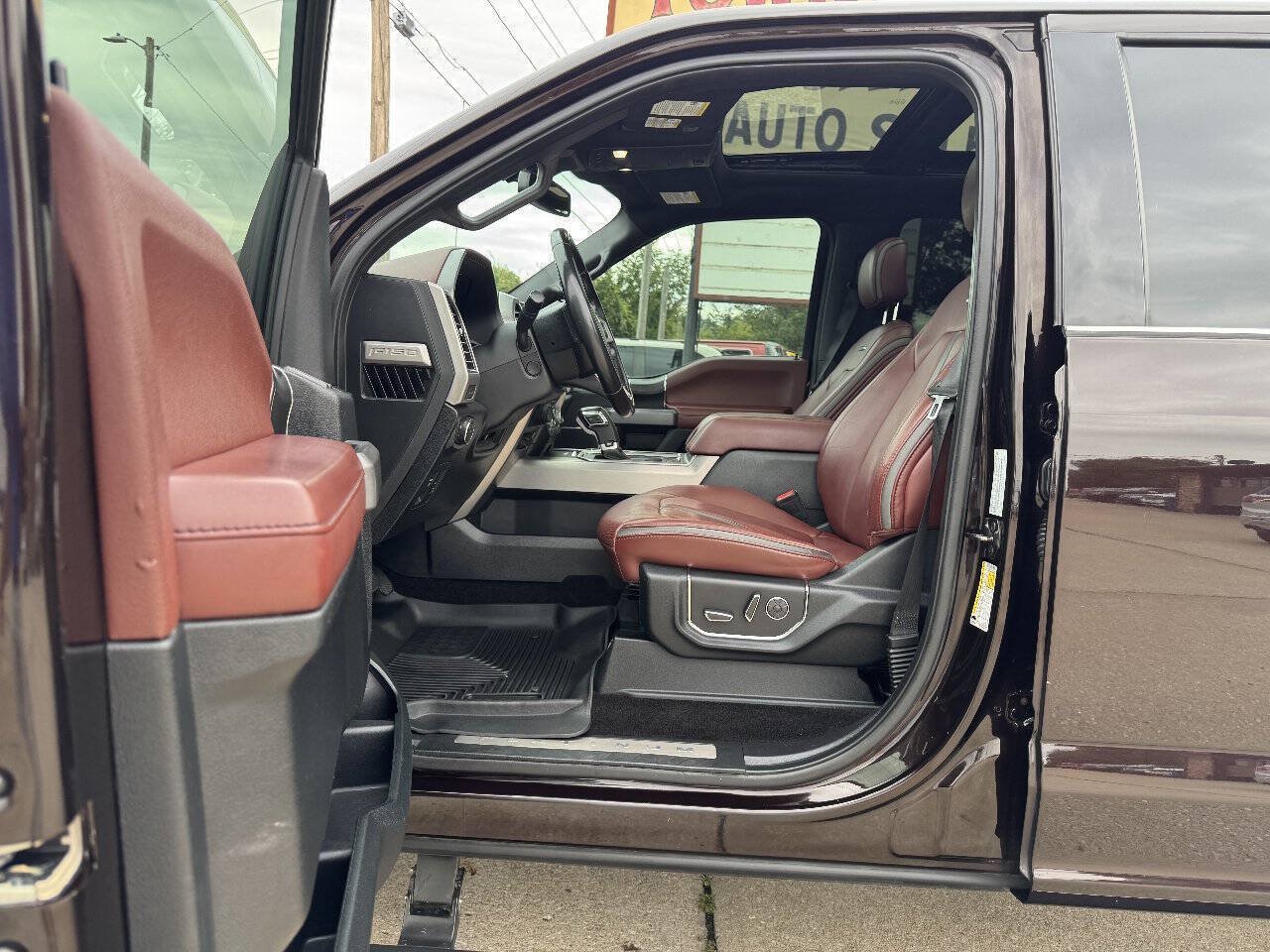 Used 2018 Ford F150 Platinum w/ Equipment Group 701A Luxury AWD/4WD image 14