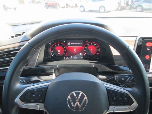 Used 2024 Volkswagen Atlas SEL Premium R-Line image 29