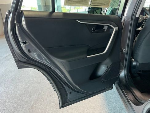 Used 2021 Toyota RAV4 LE AWD/4WD image 33