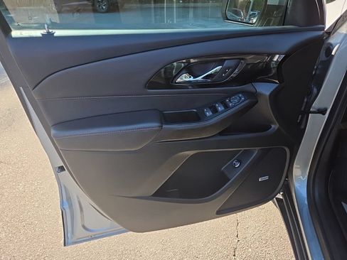 Used 2023 Chevrolet Traverse RS FWD image 14