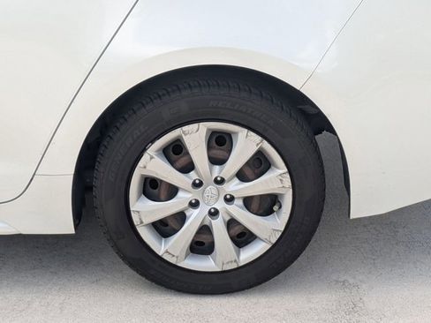 Used 2020 Toyota Corolla LE image 15