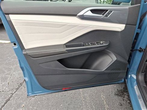 New 2025 Volkswagen Taos SEL image 9