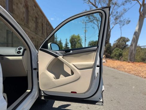 Used 2014 Volkswagen Tiguan SE FWD image 27