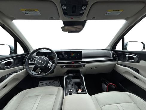 Certified 2025 Kia Sorento S w/ Panoramic Sunroof Package image 9