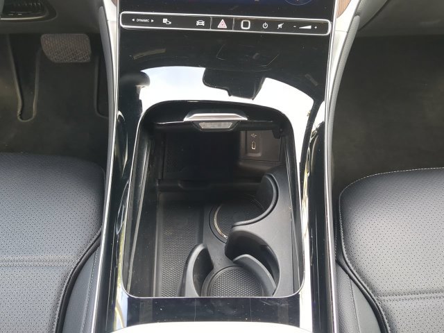 Used 2025 Mercedes-Benz GLC 300 image 21