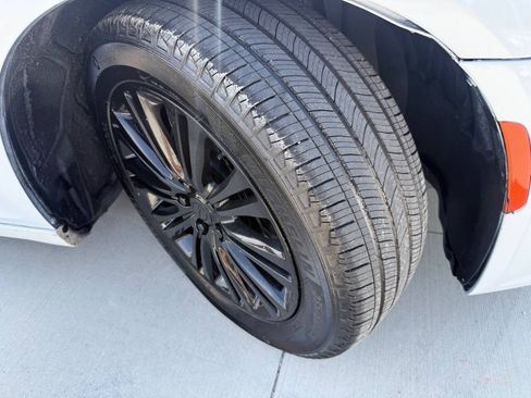 Used 2014 Chrysler 300 AWD w/ Driver Convenience Group image 29