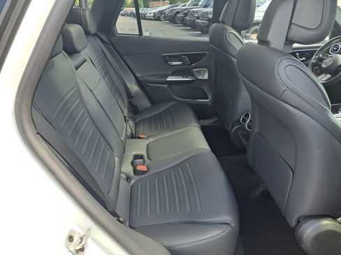 Used 2024 Mercedes-Benz GLC 300 4MATIC image 23