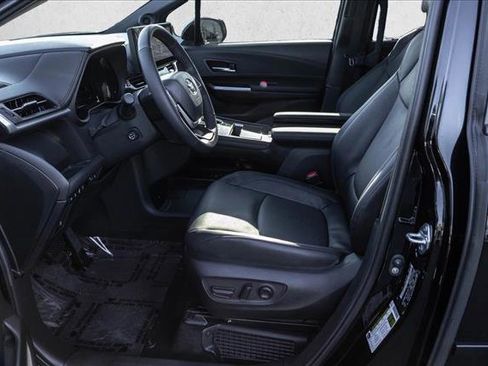 Used 2025 Toyota Sienna Platinum image 12