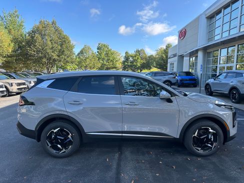 New 2026 Kia Sportage EX image 4