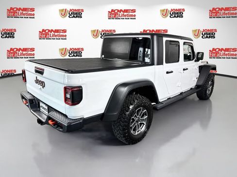 Used 2025 Jeep Gladiator Mojave w/ Technology Group AWD/4WD image 17