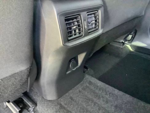 Used 2021 Toyota RAV4 LE AWD/4WD image 32