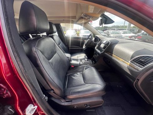 Used 2016 Chrysler 300 C RWD image 13
