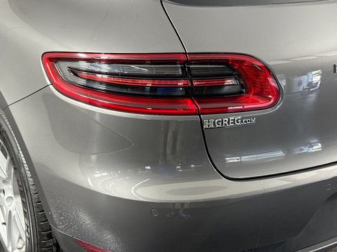 Used 2018 Porsche Macan AWD/4WD image 35