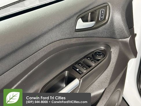 Used 2018 Ford Escape SE image 12